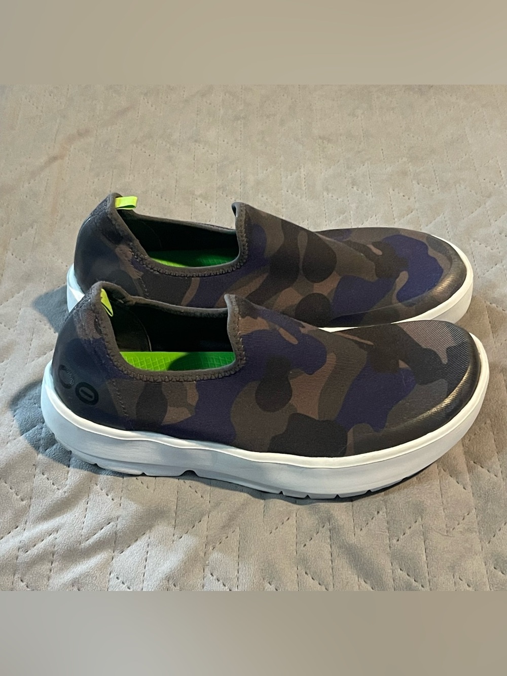 Oofos slip on camo recovery shoes womens 8 pre-owned condition